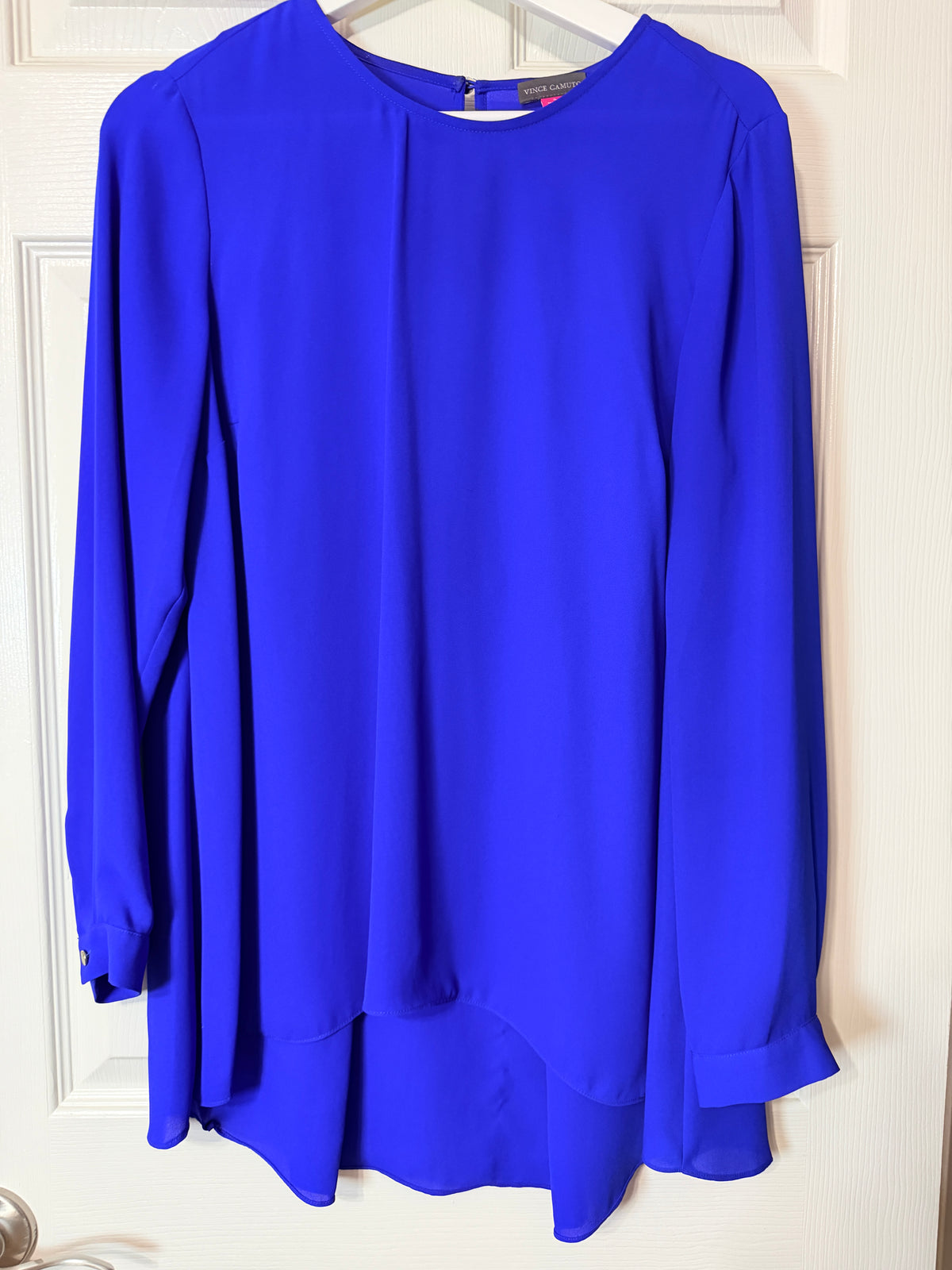 Vince Camuto long sleeve hi-lo blouse