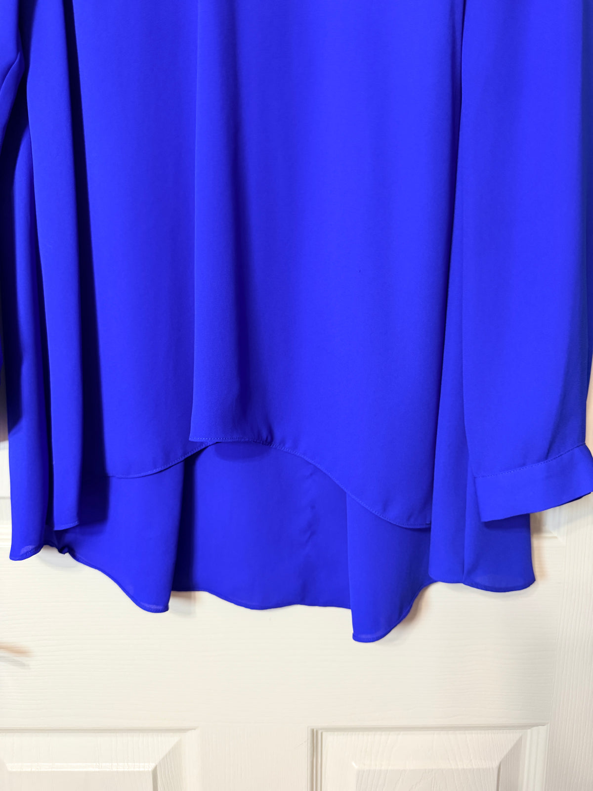 Vince Camuto long sleeve hi-lo blouse