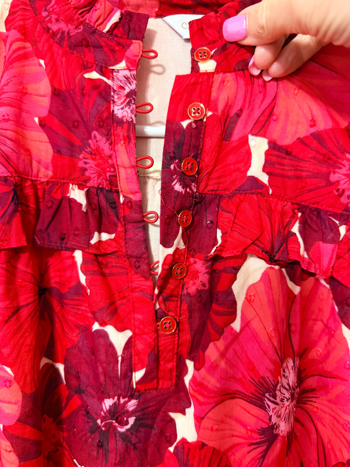 Red floral print peasant blouse by Crown & Ivy Size Medium