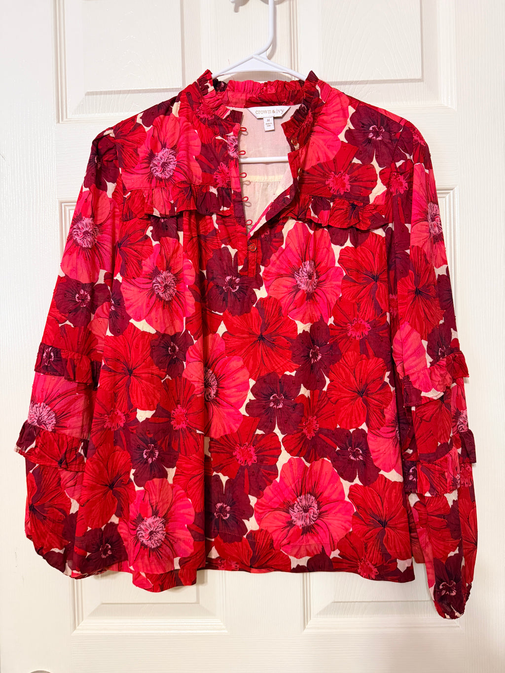 Red floral print peasant blouse by Crown & Ivy Size Medium