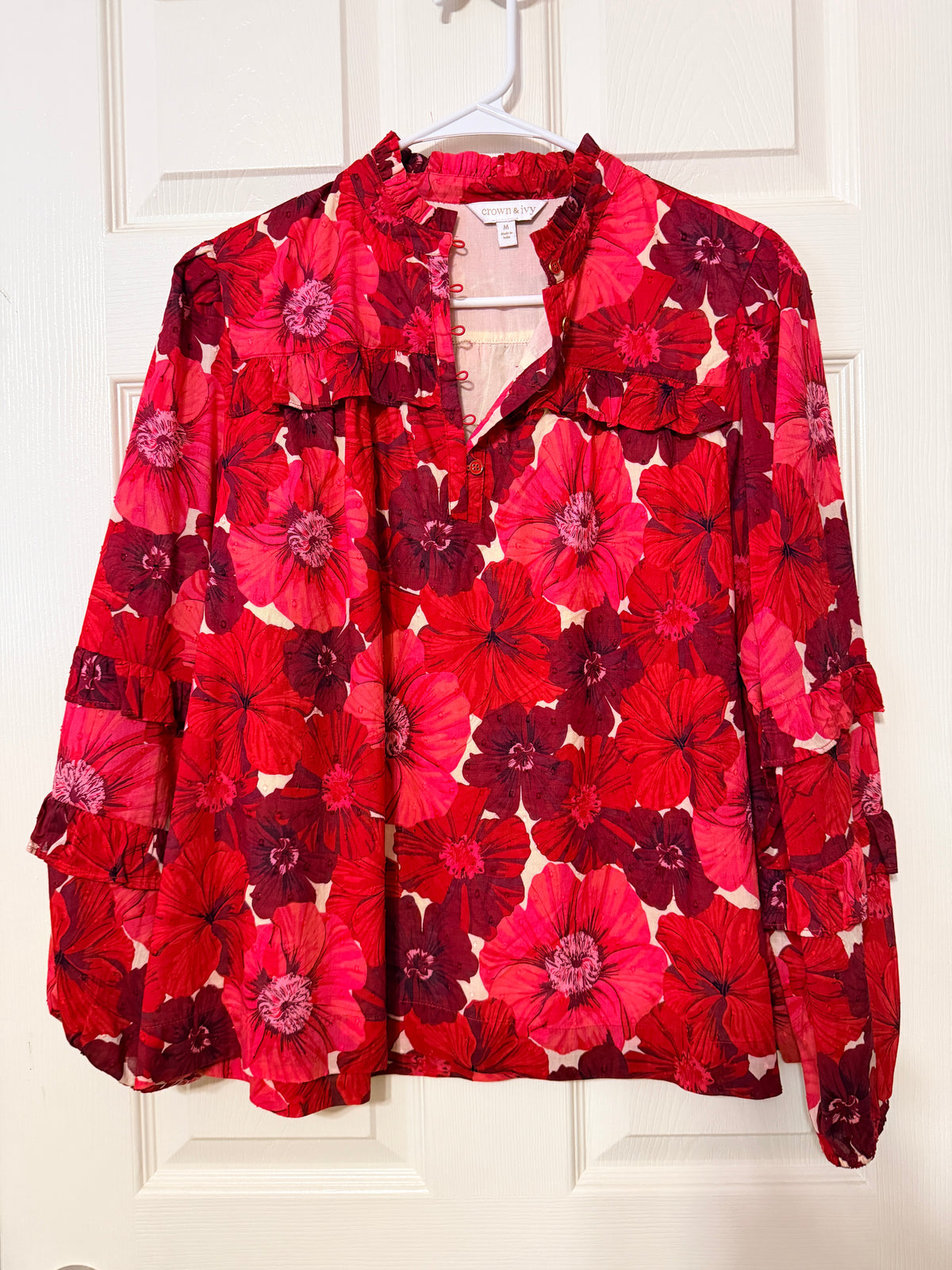 Red floral print peasant blouse by Crown & Ivy Size Medium