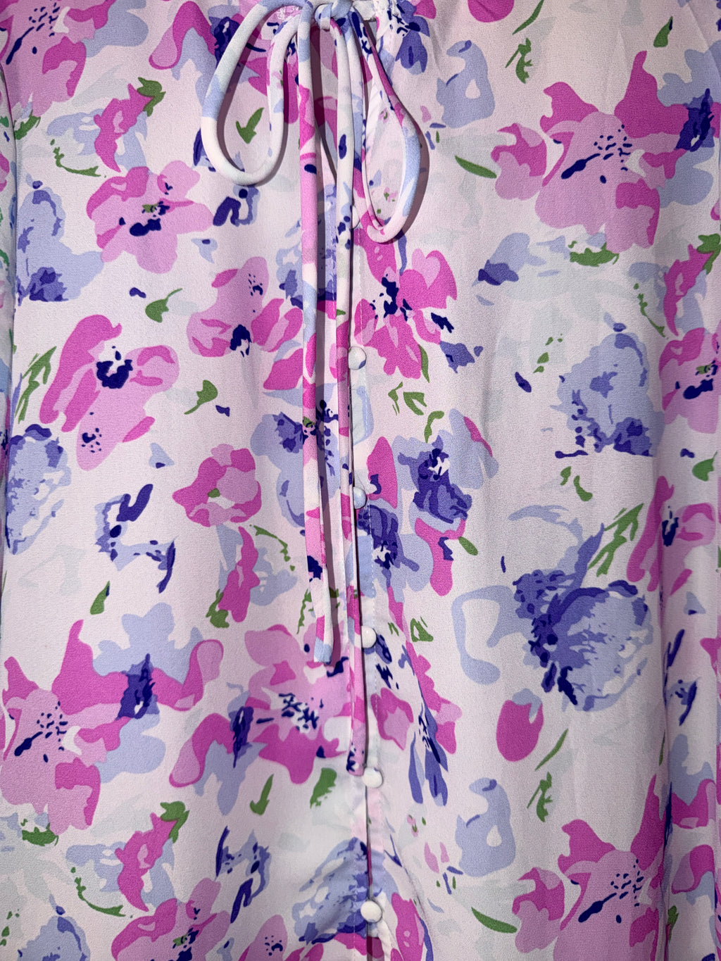 Floral tie front blouse (30-day rental)
