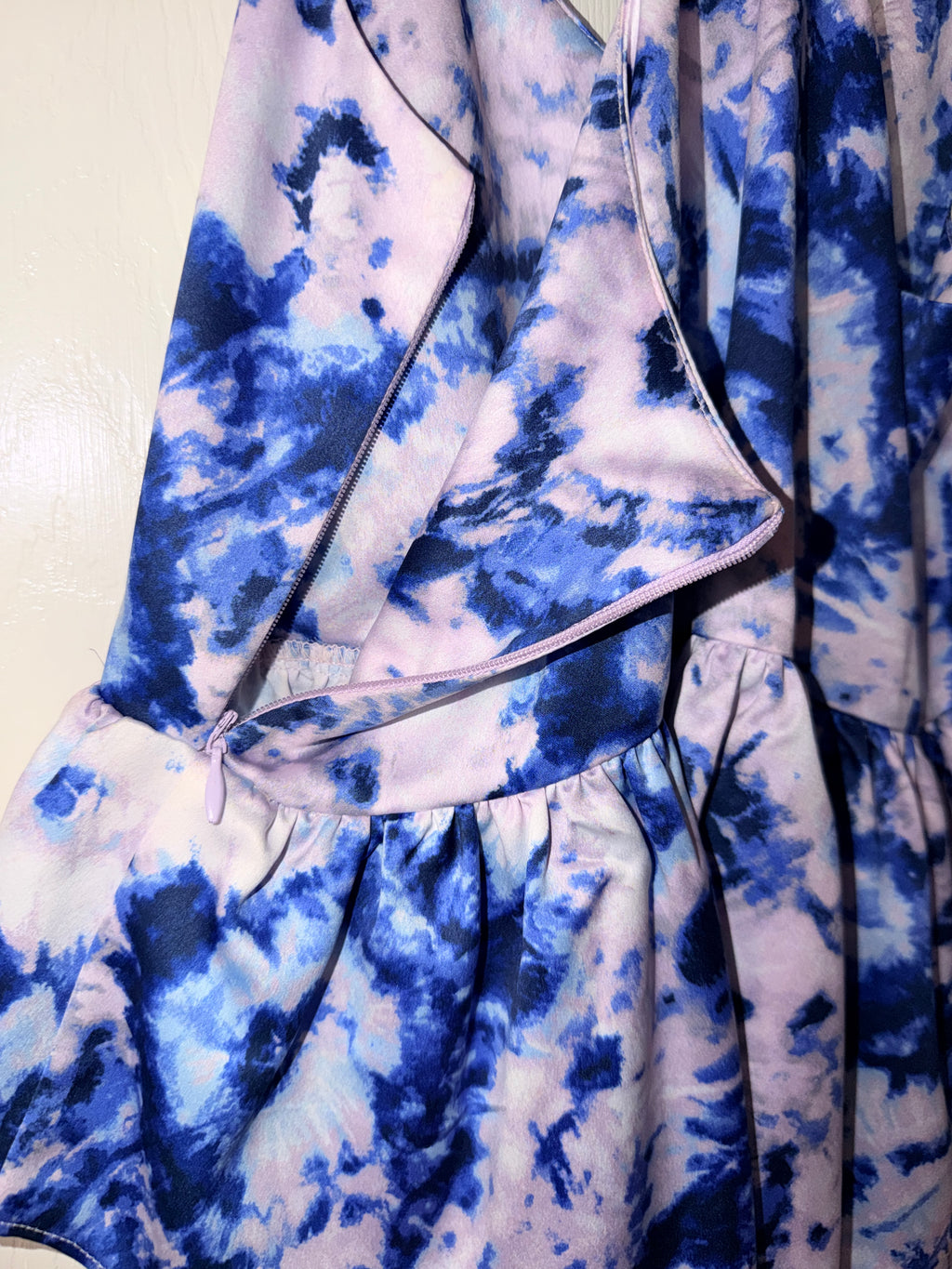 Ro & De peplum tank blue and white tie-dye pattern and a side zipper (30-day rental)